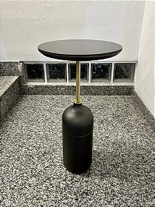Mesa Lateral Tóquio  Laqueada e Cristal - Breton (Mostruário de Loja com Detalhe)