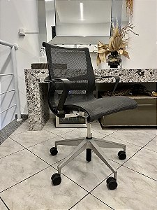 Cadeira de Escritório Setu com Braço - Herman Miller (com Detalhes)