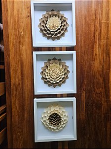 A Conjunto com Três Quadros com Flores - 33cm