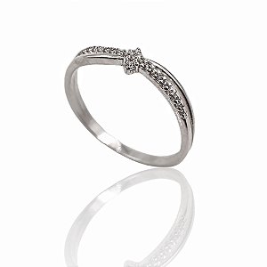 Anel de prata 925 com pedras cravejadas tipo solitário