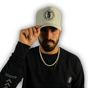Boné modelo truck cinza - logo em alto relevo
