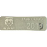 B032766 - PLAQUETA METÁLICA DODGE ANO 2019