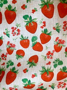 Tecido Tricoline Estampa de Morangos sobre Rosa Claro 100% Algodão