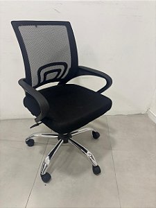 Cadeira Executiva Tela Mesh Preta Giratória