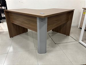 Mesa Delta Escritório Pé Painel 1,20 x 1,20 m 25 mm Cor Nogal