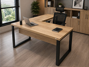 Mesa Executiva em L 1,35 x 1,50 x 0,74 m 40 mm Pé Quadro Industrial