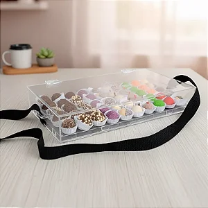 Caixa expositor para 50 brigadeiros Nº 5, com sua logo gravada e alça regulável