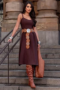 VESTIDO KARINE MIDI COM PREGAS NA SAIA - MARROM