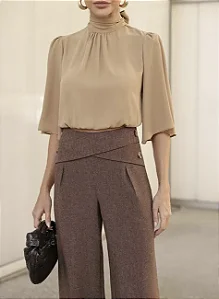 BLUSA BARRA ELÁSTICO CREPE - AMÊNDOA