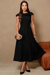 VESTIDO HILDA MIDI DETALHE FLOR - PRETO
