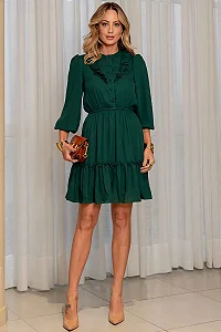VESTIDO INDYRA CREPE COM BABADO E BOTÃO - VERDE