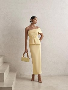 VESTIDO ESPANHA LONGUETE UM OMBRO COM CINTO - AMARELO MANTEIGA