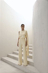CONJUNTO ALFAIATARIA CALÇA E BLUSA ASSIMÉTRICA - CAMOMILA