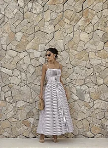VESTIDO LONGUETE LISTRADO BOTÕES FRONTAIS - MARROM