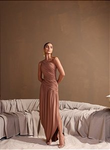 VESTIDO LONGO ASSIMÉTRICO BRUNA - AMÊNDOA