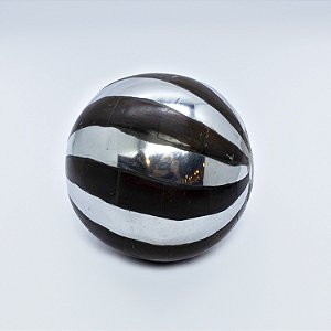 BOLA EM COCO E METAL 10