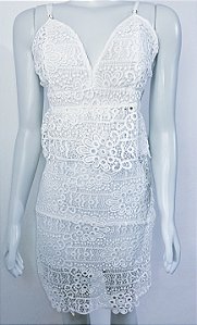 Vestido de renda diferenciado