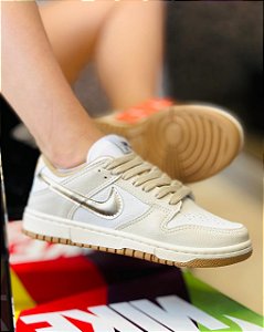 Tênis Dunke Low Bege/Dourado
