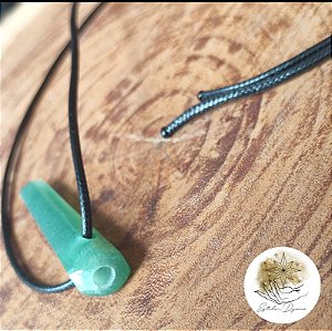 Colar pedra quartzo verde- difusor- cordinha de corino sintético