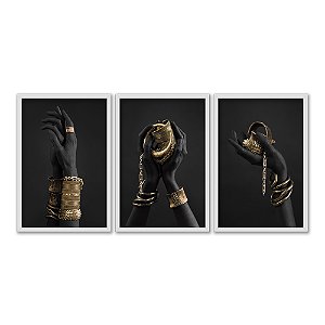 Kit 3 Quadros Decorativos Mãos Segurando Joias De Ouro