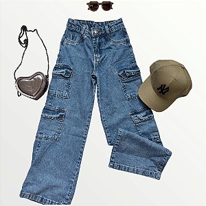 Calça jeans cargo dois bolsos com regulagem