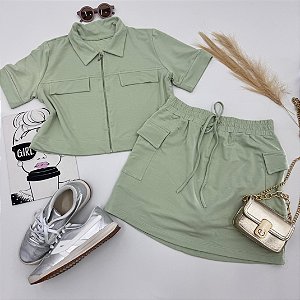 Conjunto jaquetinha e saia com shortinho por baixo