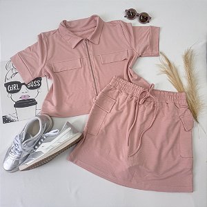 Conjunto jaquetinha e saia com shortinho por baixo