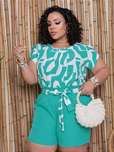 Conjunto moderno alegre.