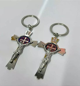 Chaveiro Prateado Jesus Na Cruz Com Medalha São Bento