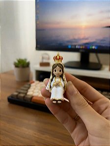 Nossa Senhora de Fátima Sentada