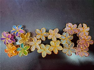 PRESILHA DE FLOR PEQUENA COM BORDA DOURADA