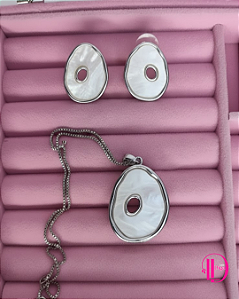 Conjunto Colar e Brincos Prata Oval Vazado com Pedra Branca