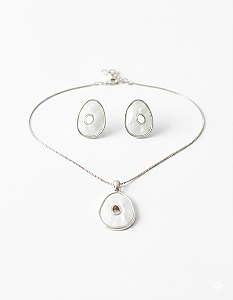 Conjunto Colar e Brinco Folheado com Design Oval e Madrepérola