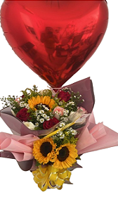 Buque com rosas e girassois e balão de coração