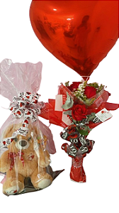Buque com 8 rosas vermelhas e pelucia urso com balao