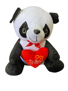 Panda em pelúcia com coração