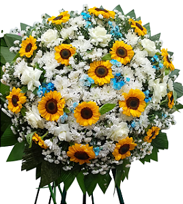 Coroa com rosas brancas, girassóis e detalhes azuis