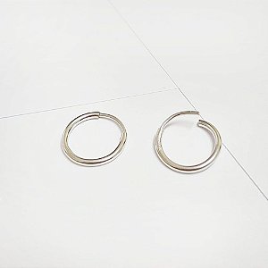 Argola Lisa em Ouro Branco Fio Arredondado / 11 mm