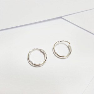 Argola Lisa em Ouro Branco / 12 mm