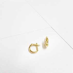 Meia Argola Lisa em Ouro Amarelo e Diamante / 8 mm