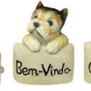 Enfeite Resina Cachorro Palavra Bem-Vindo com 11cm