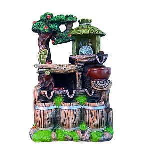 Fonte de Água em Resina Paisagem Com Casa de Palha e Três Barril Bola 4 Quedas G - 26229