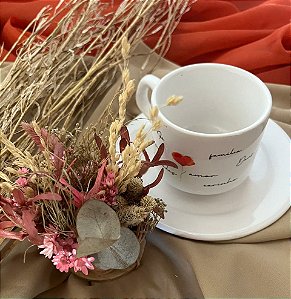 Xícara com pires - Palavras & Flor ♡