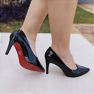 Scarpin Preto Solado Vermelho