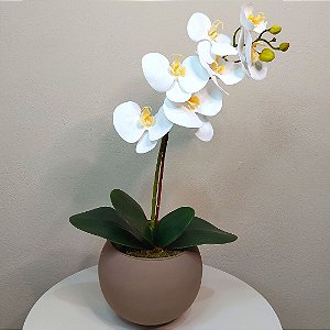 Arranjo de Orquídea Branca de Silicone no vaso de vidro fosco