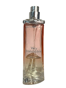 Very Irresistible L'Eau en Rose Feminino - Givenchy (SEM CAIXA, SEM TAMPA, VAZADO E AVARIAS NO FRASCO)