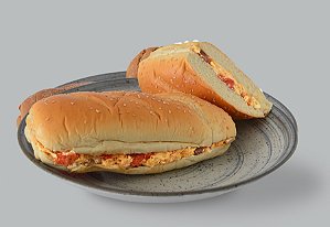 BAGUETE DE GERGELIM COM FRANGO, TOMATE SECO E AZEITONA (4 UNIDADES - 160G CADA)
