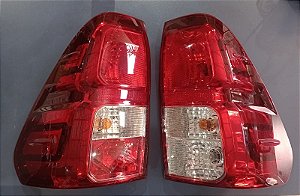 Lanterna traseira Hilux 2016/... original usada L.E
