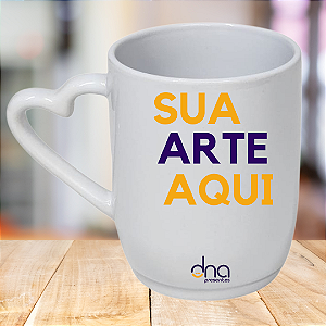 Caneca Personalizada Alça Coração Branca "Sua Arte Aqui"