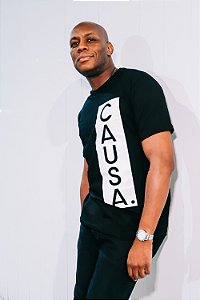 Camiseta Preta Silkada Oversized CAUSA Vertical com Retângulo